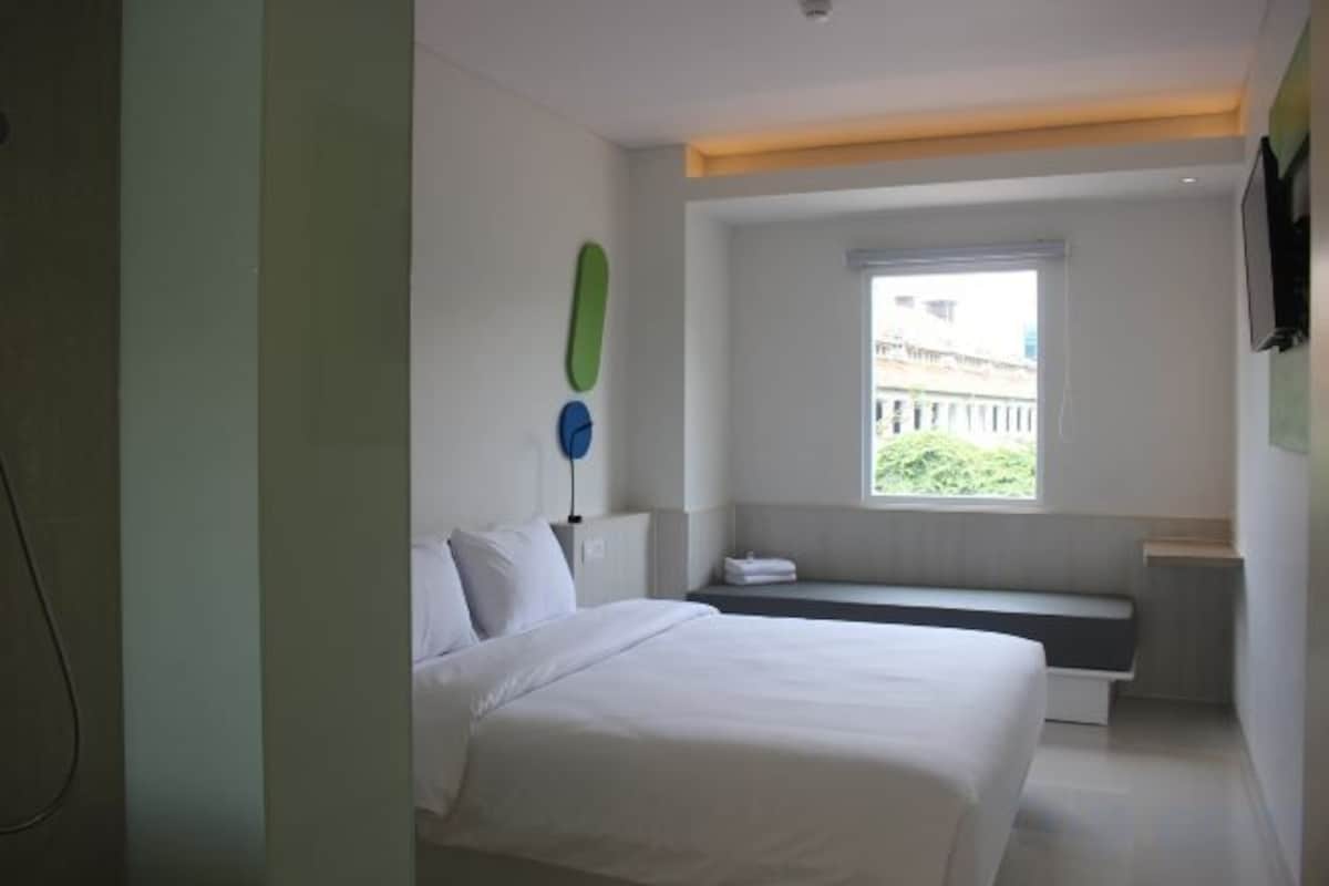 In-room safe, desk, blackout curtains, soundproofing