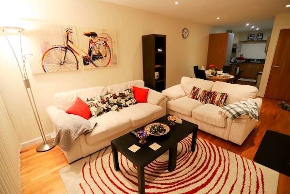 Apartment, 2 Bedrooms | Living room | Smart TV, Netflix