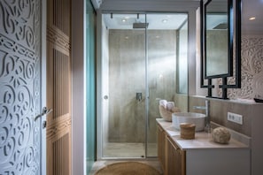 Free toiletries, hair dryer