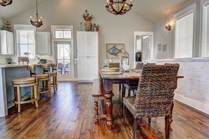 تناول الطعام داخل الغرفة