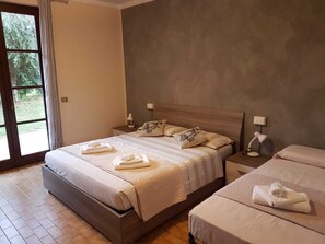 4 habitaciones, tabla de planchar con plancha y wifi gratis 