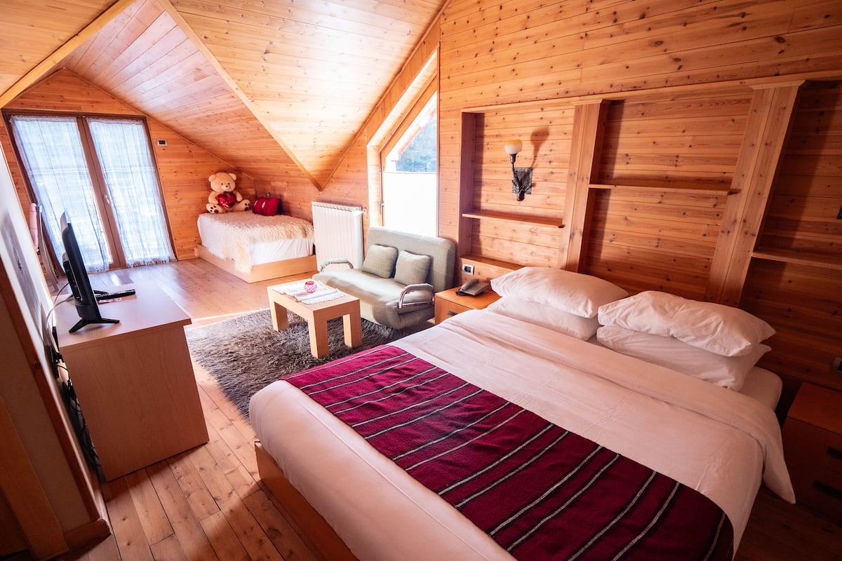 Junior Double Room | 1 bedroom, minibar, free WiFi, bed sheets