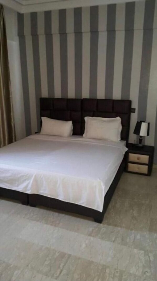 Desk, blackout drapes, free WiFi, bed sheets