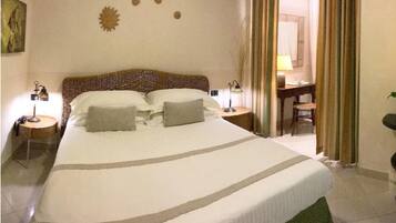 Standard-Doppelzimmer | Hochwertige Bettwaren, Daunenbettdecken, Pillowtop-Betten, Zimmersafe