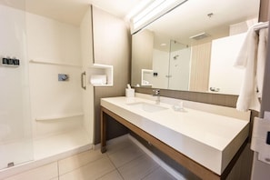 Bathroom - Courtyard by Marriott Rome Riverwalk (Rome)