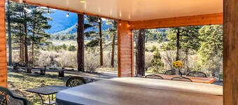 Mountain Cabin Overlooking Breathtaking Riverfront and Valley Views 