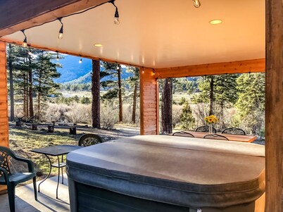 Mountain Cabin Overlooking Breathtaking Riverfront and Valley Views 