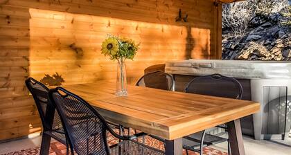 Mountain Cabin Overlooking Breathtaking Riverfront and Valley Views