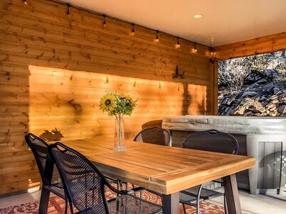 Mountain Cabin Overlooking Breathtaking Riverfront and Valley Views 