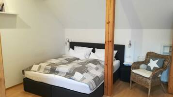 2 Schlafzimmer, Schreibtisch, Bügeleisen/Bügelbrett, WLAN