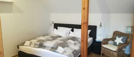 2 bedrooms, desk, iron/ironing board, WiFi