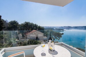 Outdoor dining - Apartment Deep Blue near Trogir (Trogir)