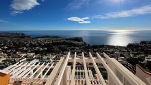 A coastal town with a clear view of the sea and a bright sun. - Ático Vistamar X2113 - Benitachell, Costa Blanca (Benitachell)
