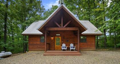 Knockin’ Boots Cabin | Private Hot Tub + Fire Pit | Secluded Broken Bow / Hochatown Cabin Near Beavers Bend