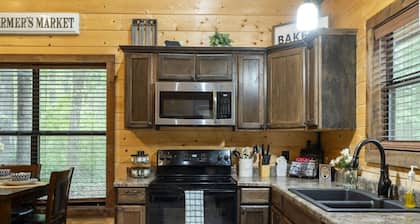 Knockin’ Boots Cabin | Private Hot Tub + Fire Pit | Secluded Broken Bow / Hochatown Cabin Near Beavers Bend
