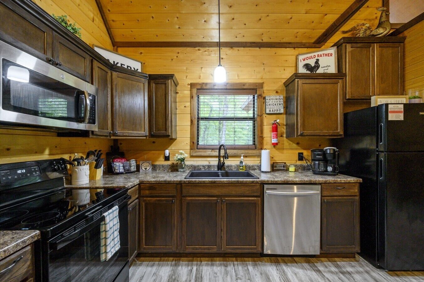 Coffee/tea maker, fridge, microwave, oven