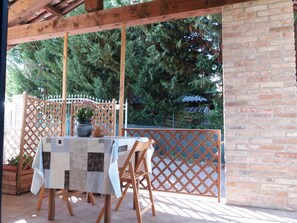 Outdoor dining - Moscato apartment relax and culture (Nizza Monferrato)