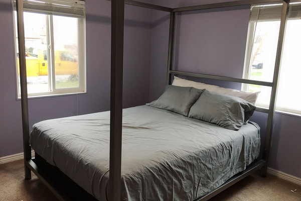 2 bedrooms, iron/ironing board, WiFi