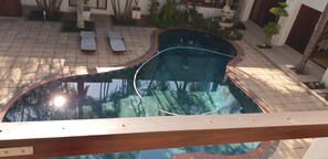 Outdoor pool, pool loungers - Telestai Guest House (Mbombela)