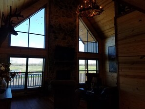 Interior - 5-Star Private Cabin on 450+ acre gated/high fenced game ranch (Sulphur Bluff)
