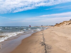Beach nearby, sun loungers, beach towels