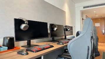 Standard Room, 2 Single Beds (eGaming Area)
