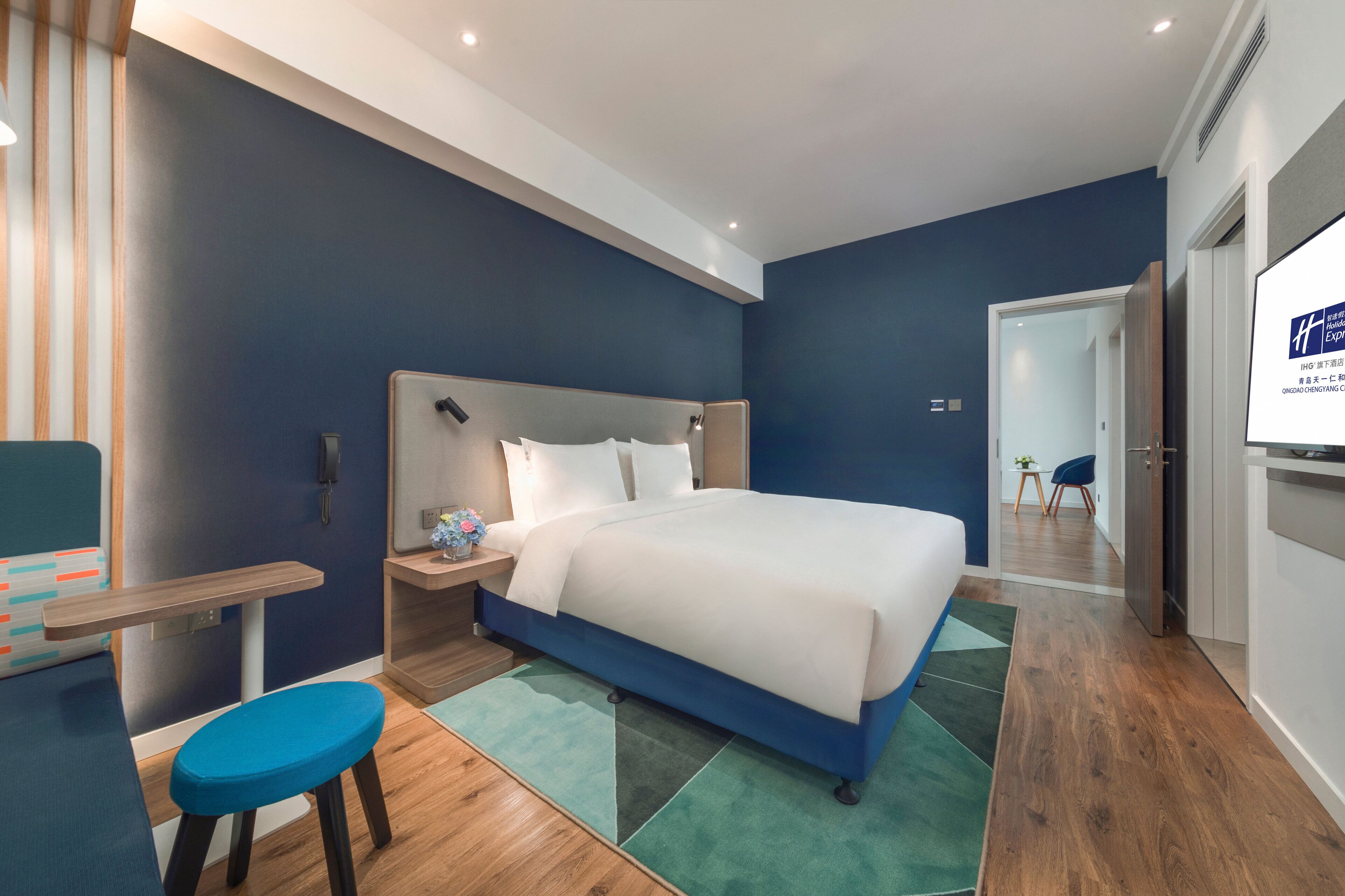 in-room safe, desk, laptop workspace, blackout curtains