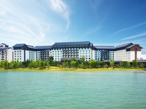 Crowne Plaza Wuxi Lake View by IHG