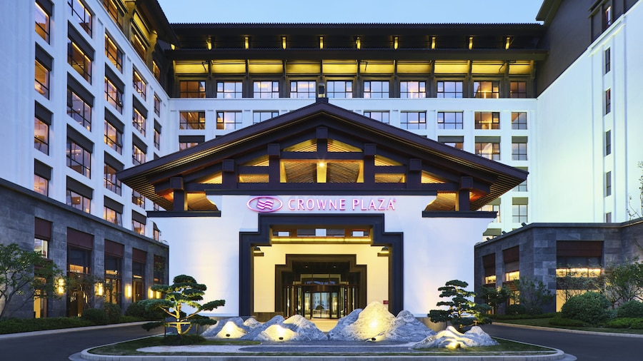 Crowne Plaza Wuxi Lake View by IHG
