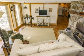 Een televisie en een dvd-speler