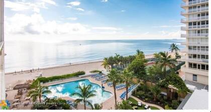 Oceanfront Studio w/balcony & Private Beach - Walk to shops & Dining