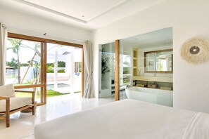 3 quartos, cofres nos quartos, escrivaninha