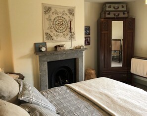 2 bedrooms, iron/ironing board, travel crib, free WiFi - Victorian cottage, large gardens, near river, Hadrian's Wall & Allendale (Allendale)