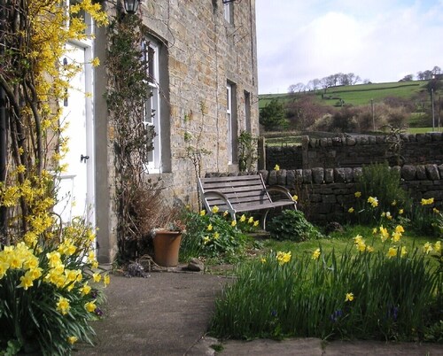 Victorian cottage, large gardens, near river, Hadrian's Wall & Allendale