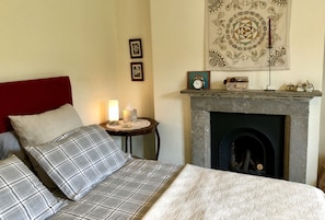 2 bedrooms, iron/ironing board, travel cot, free WiFi