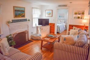 2 bedrooms, iron/ironing board, free WiFi