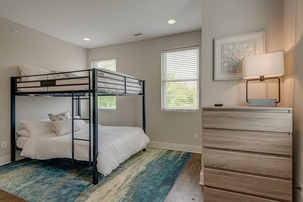 Sleek Townhouse with Rooftop | Walk to 12South