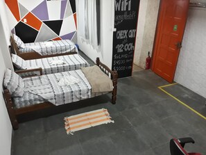 Iron/ironing board, free WiFi, bed sheets - COACHHOSTEL7 (São Paulo)