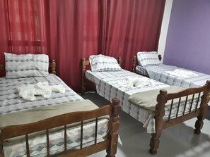 Iron/ironing board, free WiFi, bed sheets - COACHHOSTEL7 (São Paulo)