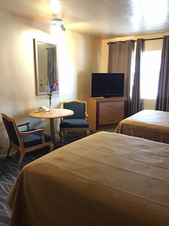 Egyptian cotton sheets, premium bedding, pillowtop beds. Sky Ranch Inn