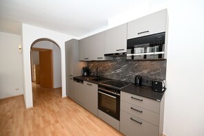 Kühlschrank, Ofen, Herdplatte, Geschirrspüler