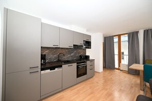 Kühlschrank, Ofen, Herdplatte, Geschirrspüler