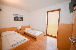 1 bedroom, iron/ironing board, free WiFi, bed sheets