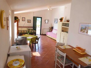 Romantic House | Living area
