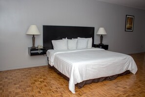 Down duvets, pillow-top beds, desk, blackout curtains - Posada Tierra Blanca (Chihuahua)