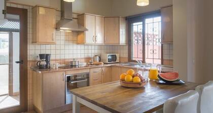 Villa Bondo: Für 6 Personen. Privater beheizter Pool, WLAN, Grill, Nahe Annehmlichkeiten