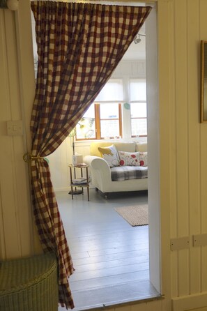 Cottage, 1 Bedroom | Soundproofing, iron/ironing board, free WiFi, bed sheets