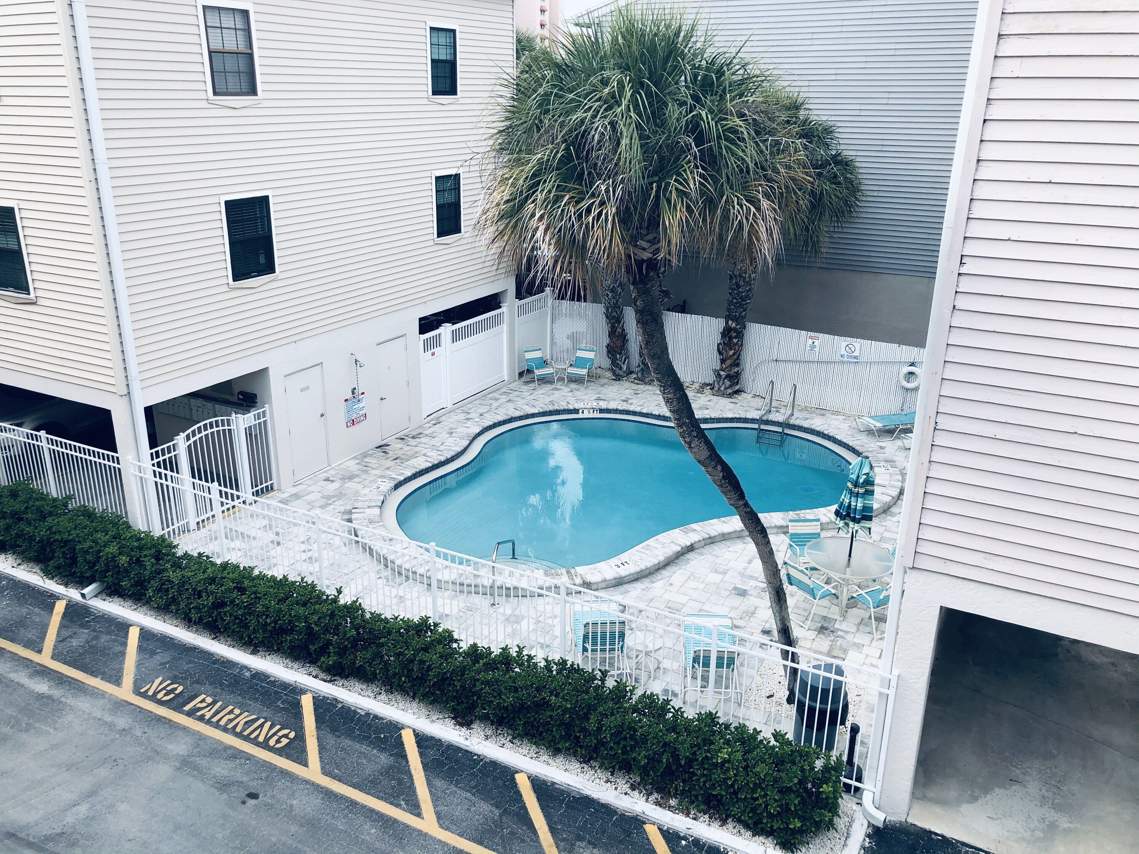 Alberca al aire libre y alberca climatizada