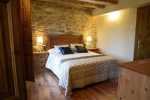 4 bedrooms, iron/ironing board, travel crib, free WiFi