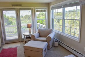 TV, fireplace, stereo